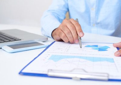 business-executive-analyzing-diagram-ZJ58KVP.jpg business-executive-analyzing-diagram-ZJ58KVP.jpg